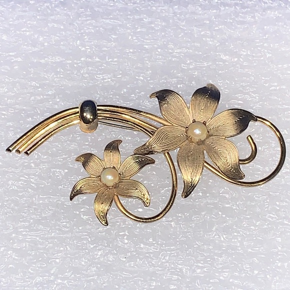 Gold Tone with Faux Pearls Floral Brooch Pin - Picture 11 of 11